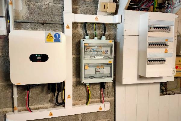 Installation photovoltaïque en autoconsommation avec un onduleur centralisé à Flourens