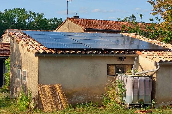 Installation photovoltaïque sur un cabanon de jardin à Gaillac