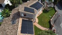 Notre zone d'activité pour ce service Installation de panneaux photovoltaïques Dual Sun sur abri de jardin avec système de surveillance via smartphone, assurée par un professionnel du photovoltaïque